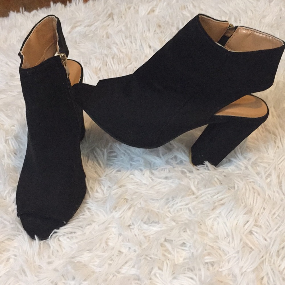 Open toe chunky heels